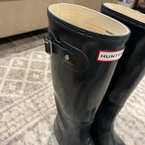 Woman's size 7 rain boots - Picture 2 of 9